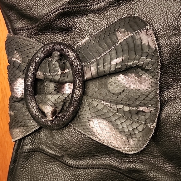 Chi by Carlos Falchi black leather and snakeskin print BEAUTY!! - Picture 2 of 12